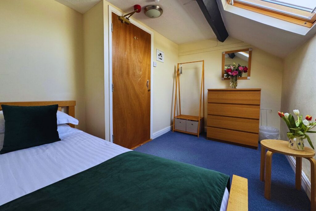 Iveing House single bedroom